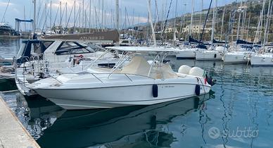 Boston Whaler 320 Cuddy cabin