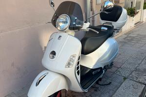 Piaggio vespa 125 gts 18.000 km bauletto/cupolino