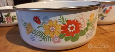 ciotole di metallo smaltate a tema floreale