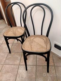 Sedie con seduta in paglia di Vienna.