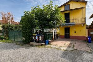 VILLA LIBERA SU 2 LATI CON GIARDINO PRIVATO
