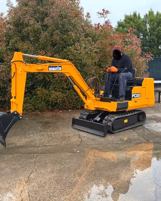 E297-ESCAVATOTRE KOMATSU PC 05
