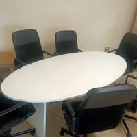 Tavolo Riunioni Ovale bianco con sedie