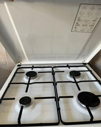 Fornello con forno marca Cranker