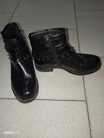 Stivali neri con borchie 