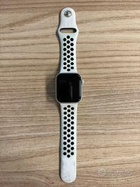 Apple watch serie 6 silver case 40mm