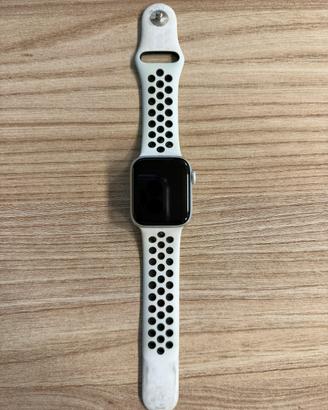 Apple watch serie 6 silver case 40mm