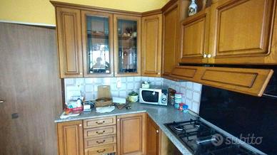 Cucina in legno massello.uata ma in buonao