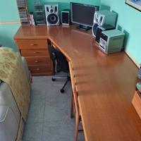Scrivania angolare in legno su misura