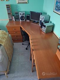 Scrivania angolare in legno su misura