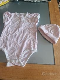 body bimba con cappellino 