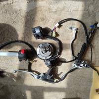 vari pezzi Yamaha R6 2000
