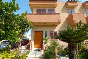 Villetta a schiera con giardino e veranda Rif. 361