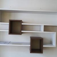 Libreria di desing sospesa € 85