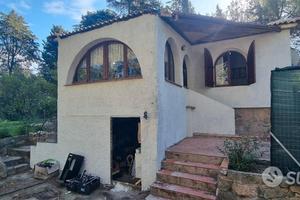 Villa Indipendente con Dependance