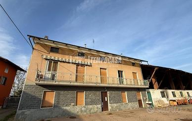 AMPIO CASCINALE CON TERRENO!!