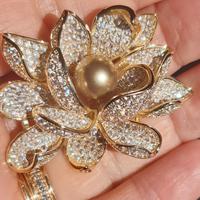 Spilla fiore di Ninfea oro, perla, zirconi