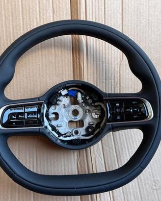 Volante in pelle pari al nuovo Fiat 500 elettrica