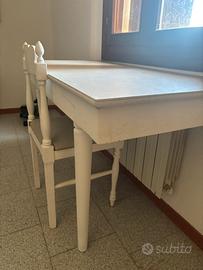 Scrivania a muro in marmo