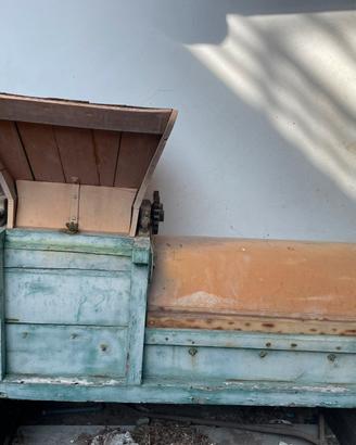 Antica sgranatrice per uva fine 800 originale