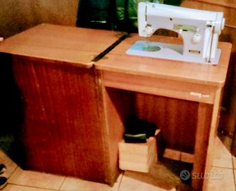 Macchina da cucire vintage Necchi mod 267