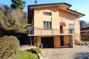 Casa singola immersa nel verde - SARONE