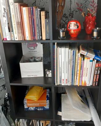 libretia in legno nera 