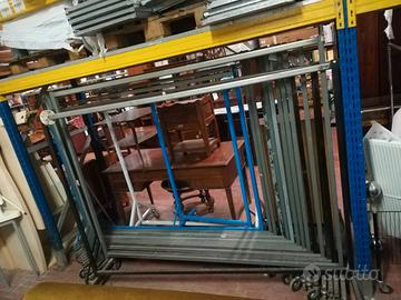 Arredamento negozio abbigliamento cavalletti