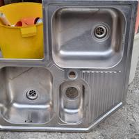 Scaffali Cristalli e Lavello
