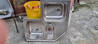 Scaffali Cristalli e Lavello