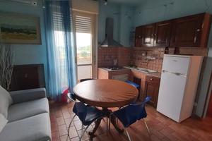 Da privato, luminoso bilocale, molte potenzialità