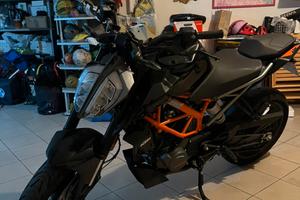 KTM duke incidentato