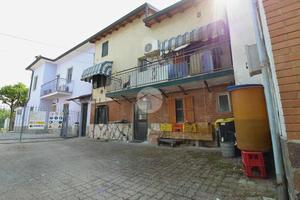 3 LOCALI A MONTECHIARUGOLO