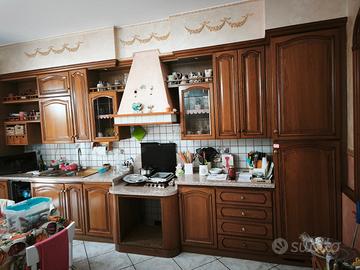 Cucina lineare in legno 