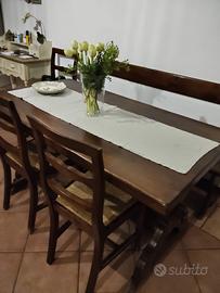 Tavolo in noce massello artigianale con 4 sedie e