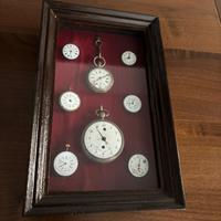Cornice con orologi antichi