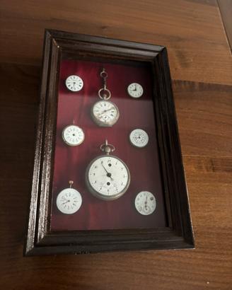 Cornice con orologi antichi