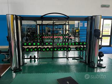 Palestra intera, parco macchine isotoniche