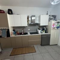 cucina completa di elettrodomestici