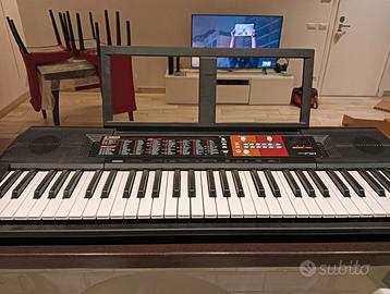 pianola YAMAHA Modello F51