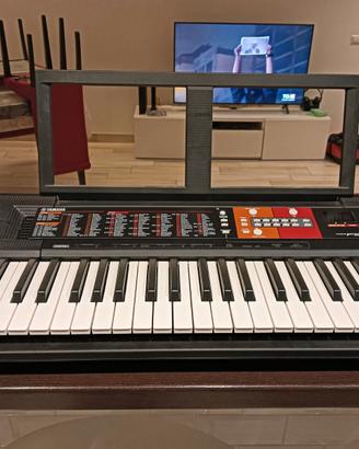 pianola YAMAHA Modello F51