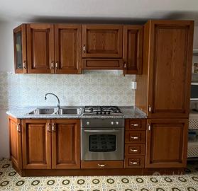 Cucina in legno massello rovere