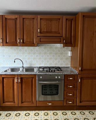 Cucina in legno massello rovere