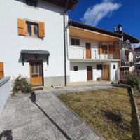 AMPIA CASA IN LINEA CON CORTE E GIARDINO DI PRO...