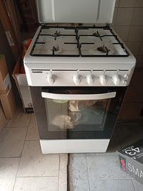 cucina pari a nuova. 1 mese di vita