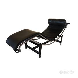 Chaise longue LC4 in pelle nera di Le Corbusier