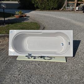 vasca da bagno completa di rubinetteria