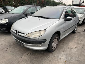 Ricambi usati per Peugeot 206 1.4 benz del 2002