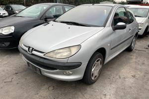 Ricambi usati per Peugeot 206 1.4 benz del 2002