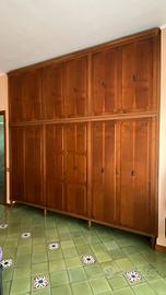 Armadio a muro in legno